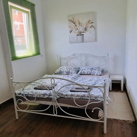Apartman Lena Tusilovic Екстериор снимка