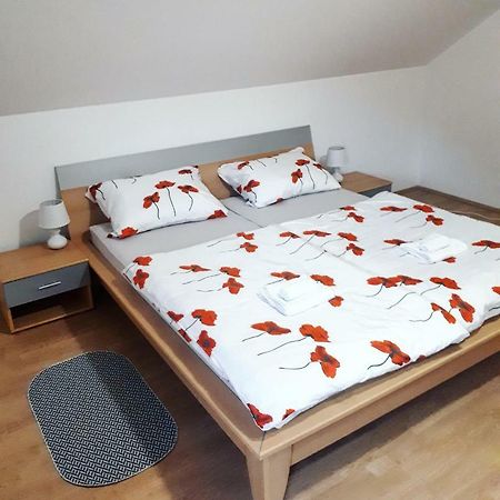 Apartman Lena Tusilovic Екстериор снимка