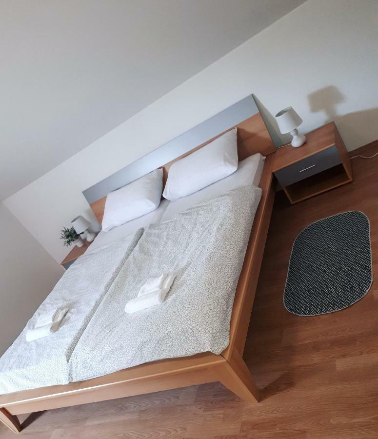 Apartman Lena Tusilovic Екстериор снимка
