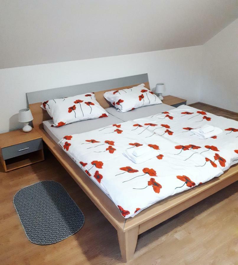 Apartman Lena Tusilovic Екстериор снимка