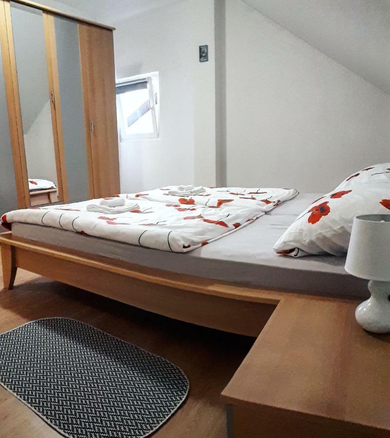 Apartman Lena Tusilovic Екстериор снимка